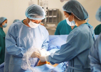 Một ca mổ can thiệp bào thai tại Bệnh viện Phụ sản Hà Nội