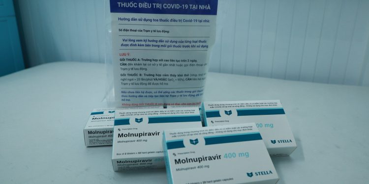 Đến nay có hơn 400.000 liều thuốc Molnupiravir được Bộ Y tế phân bổ cho 53 địa phương trong Chương trình thí điểm điều trị có kiểm soát cho các trường hợp mắc COVID-19 thể nhẹ.
