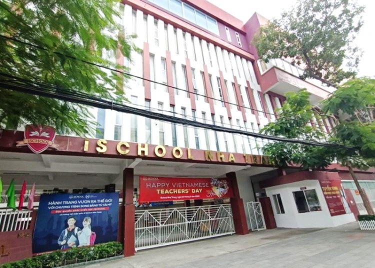 Trường Ischool Nha Trang - nơi xảy ra vụ ngộ độc thực phẩm khiến hàng trăm học sinh phải nhập viện điều trị nội trú.